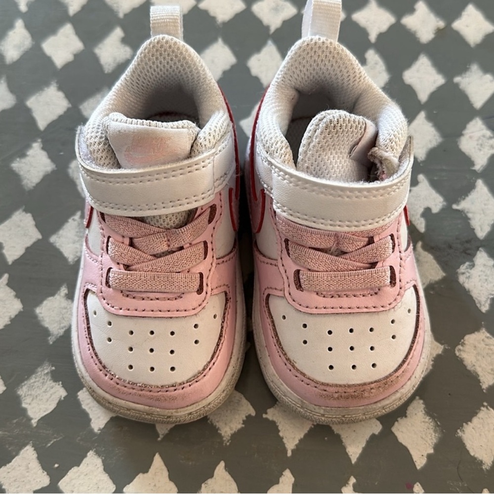 pink nikes